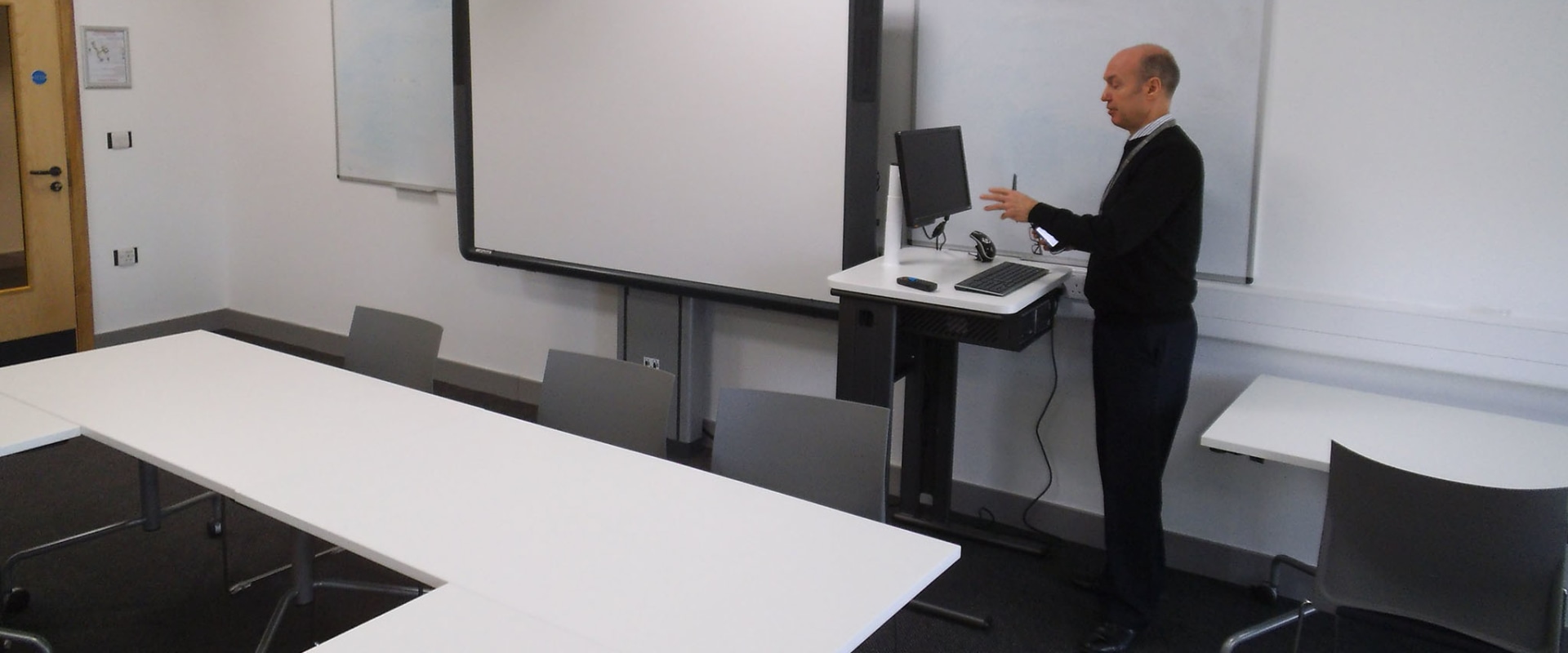The Power of Interactive Whiteboards for Virtual University Tutoring